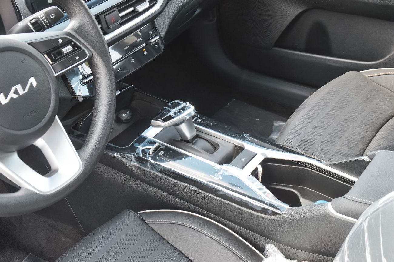 كيا K3 KIA K3 COMFORT 1.5L FWD PETROL SEDAN 2025