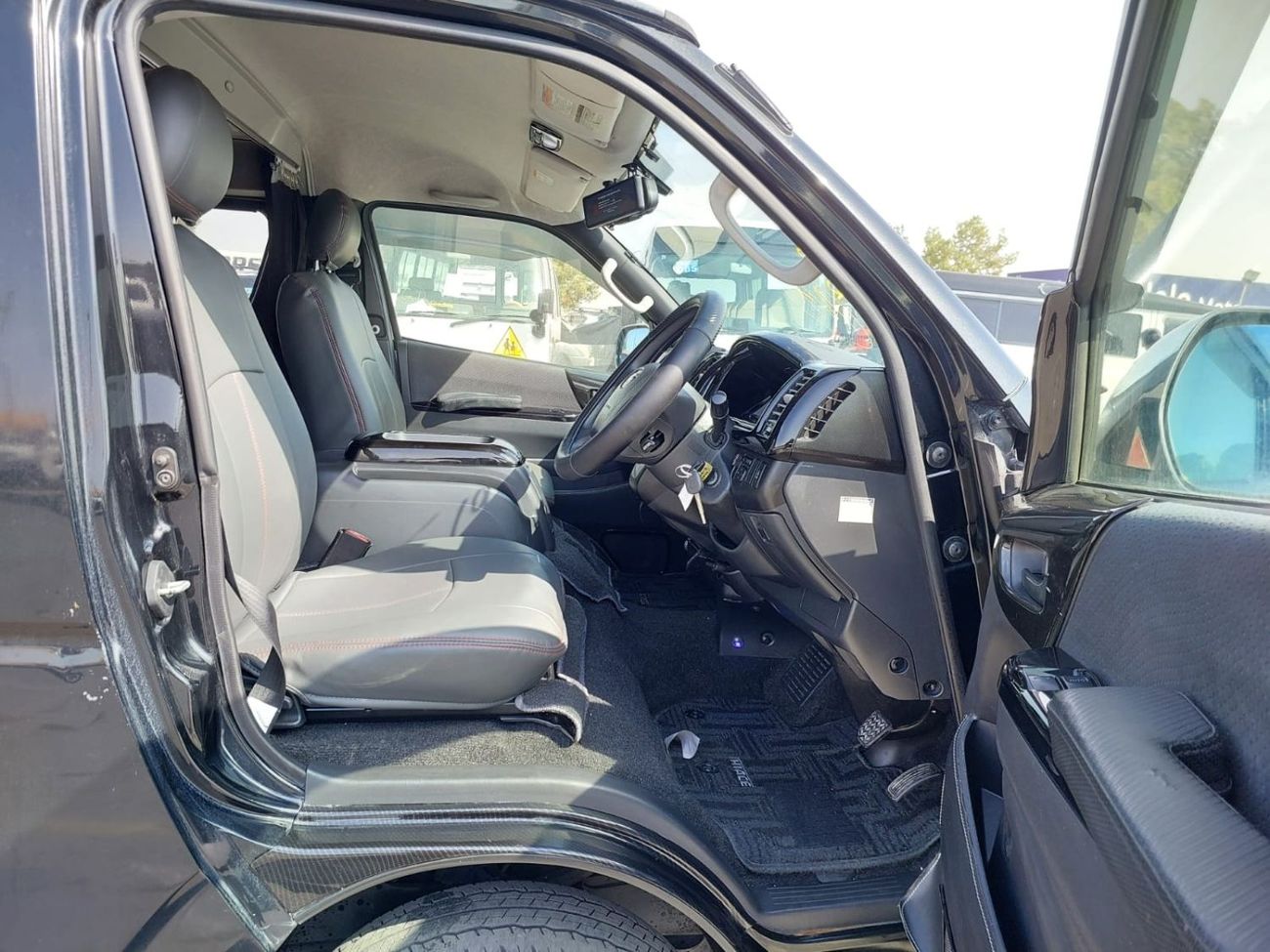 Toyota Hiace TOYOTA HIACE COMMUTER VAN RHD 2013 MODEL 2.7 L PETROL AUTOMATIC(PM17032)