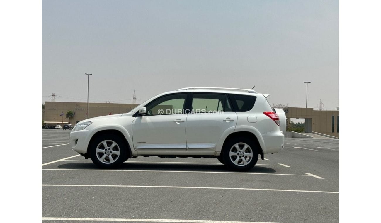 Toyota RAV4 MODEL 2012 GCC CAR PERFECT CONDITION inside and outside f