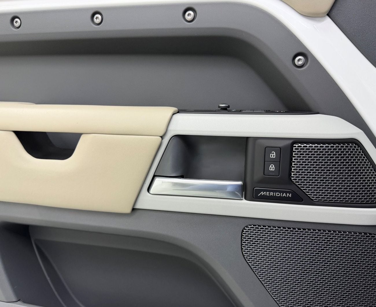 Land Rover Defender P400 110 HSE 3.0L (5 Seater)