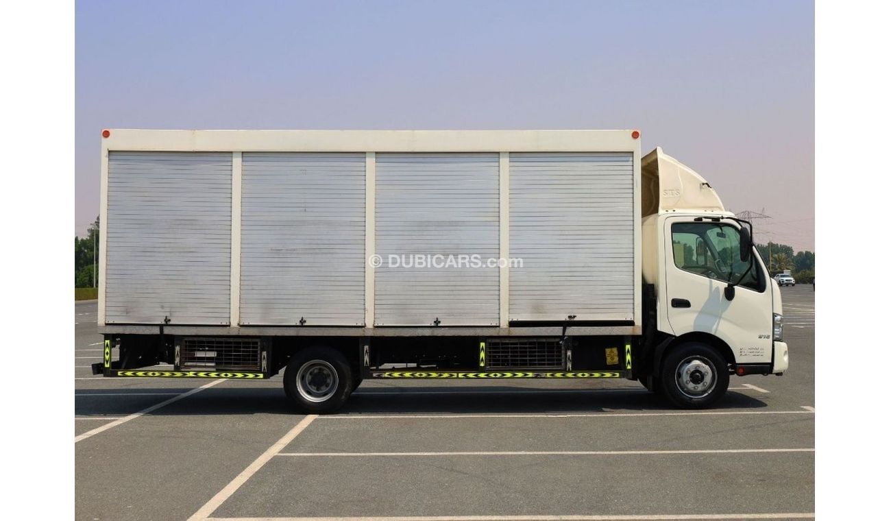 Hino 300 916 - Water Delivery Shutter Box - Diesel | GCC Specs - Ready for your Business