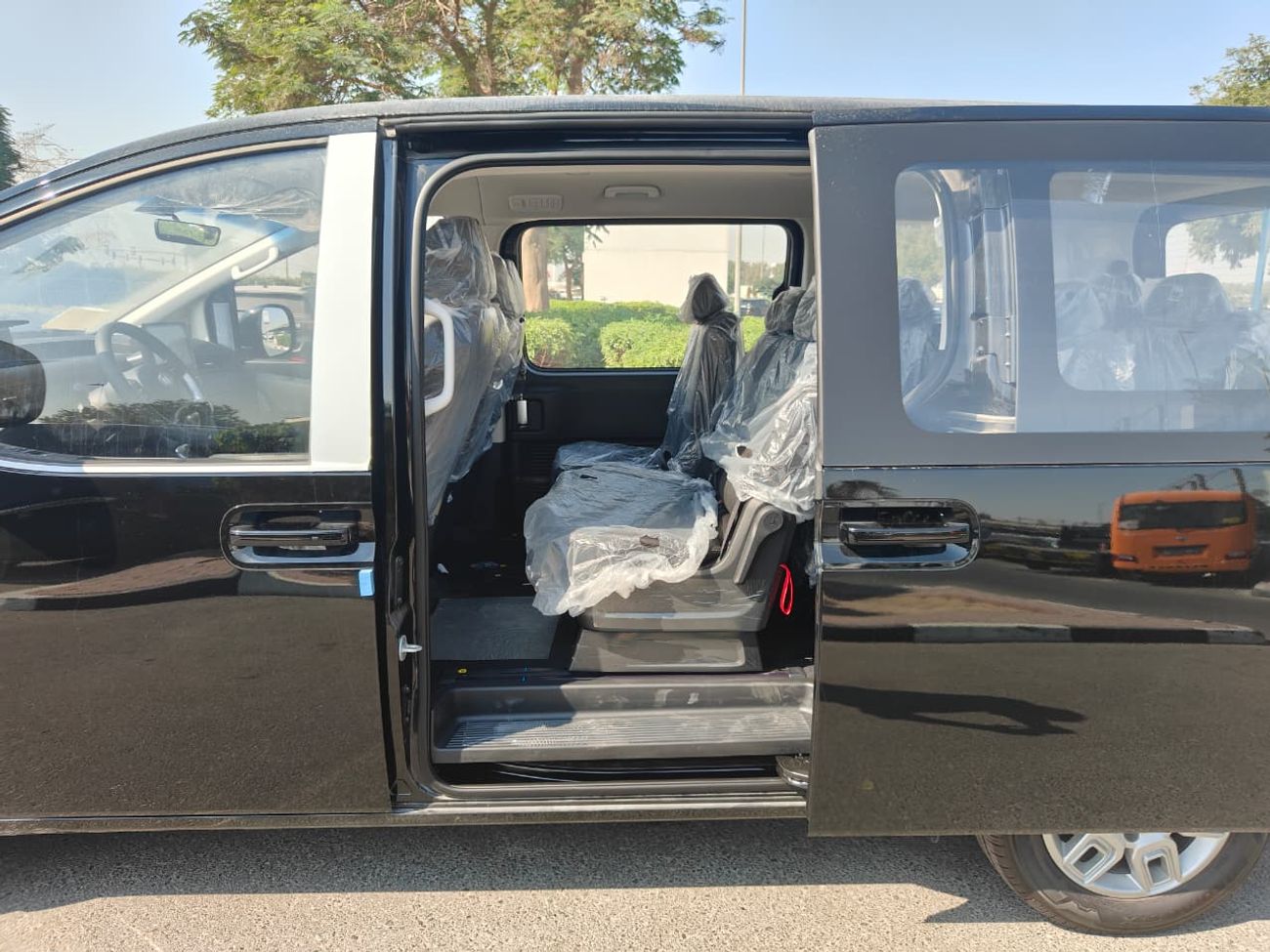 هيونداي ستاريا 2025 Hyundai Staria 11-Seater 3.5L V6 Petrol A/T FWD Only For Export