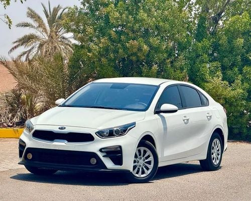 كيا سيراتو LX كيا سيراتو 2021، سعة 1.6 لتر، لون أبيض، سيدان، بحالة ممتازة من الداخل والخارج، قسط شهري 560