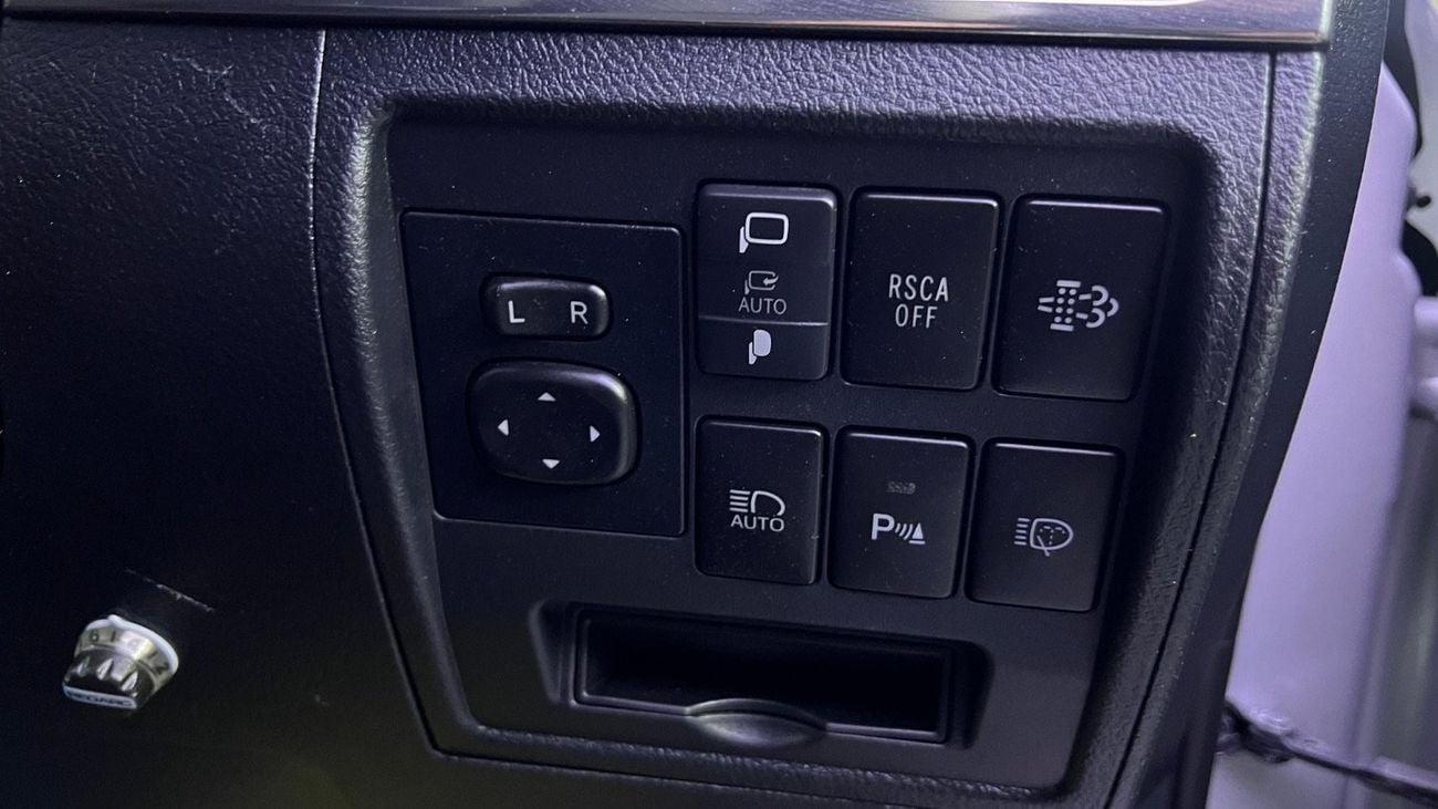Toyota Land Cruiser GXR Toyota Land Cruiser Sahara 2018 RHD diesel full options