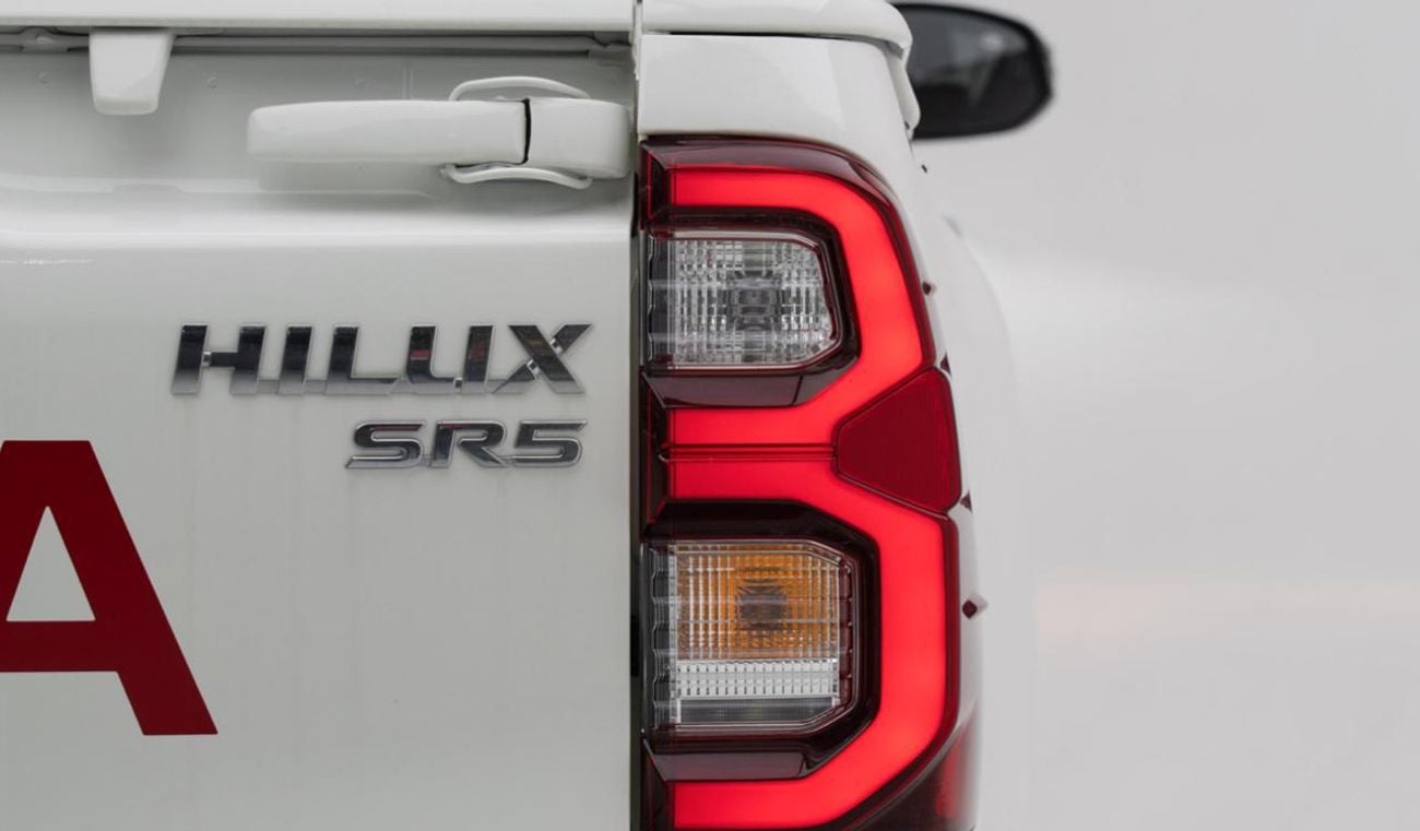 Toyota Hilux SR5 (NON GCC)