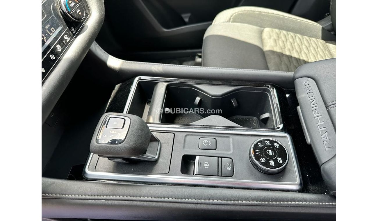 Nissan Pathfinder SV