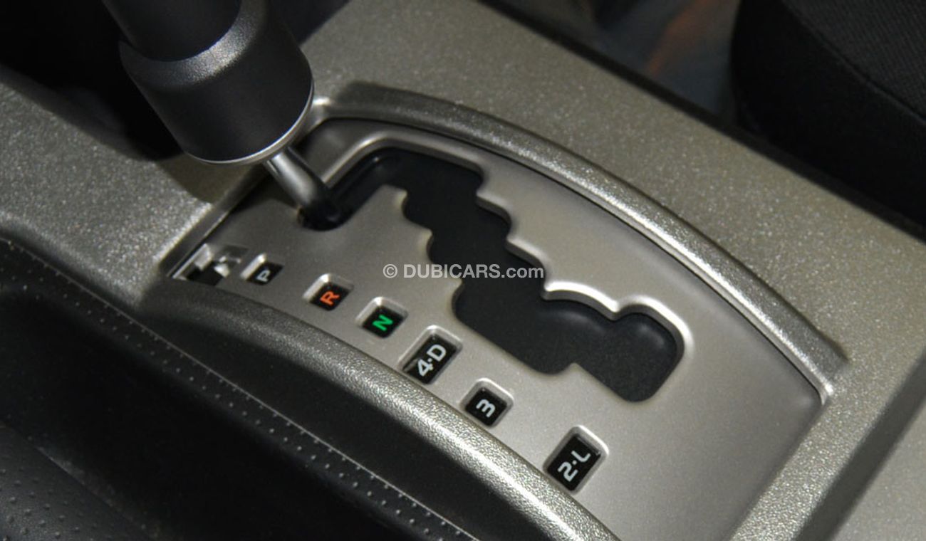 Toyota FJ Cruiser 4.0 V6 WITH JBL SOUND SYSTEM