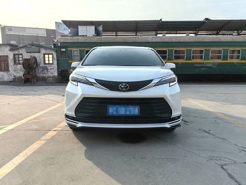 تويوتا سيينا XLE Toyota Sienna 2.5
