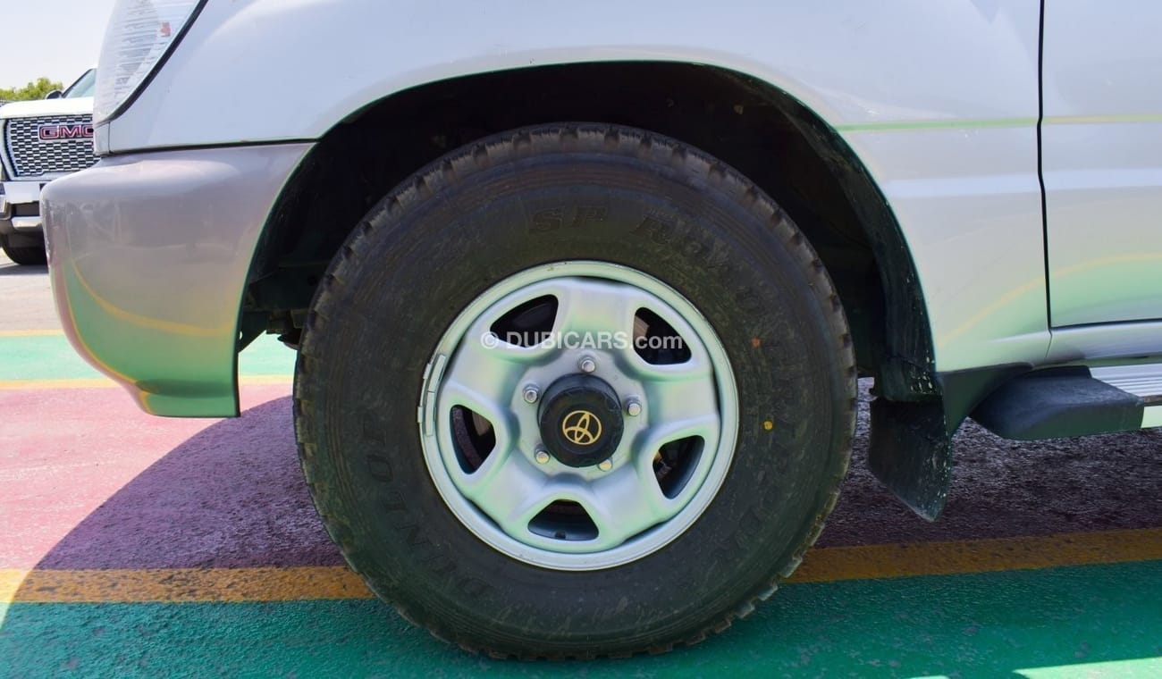 Toyota Land Cruiser GXR V6