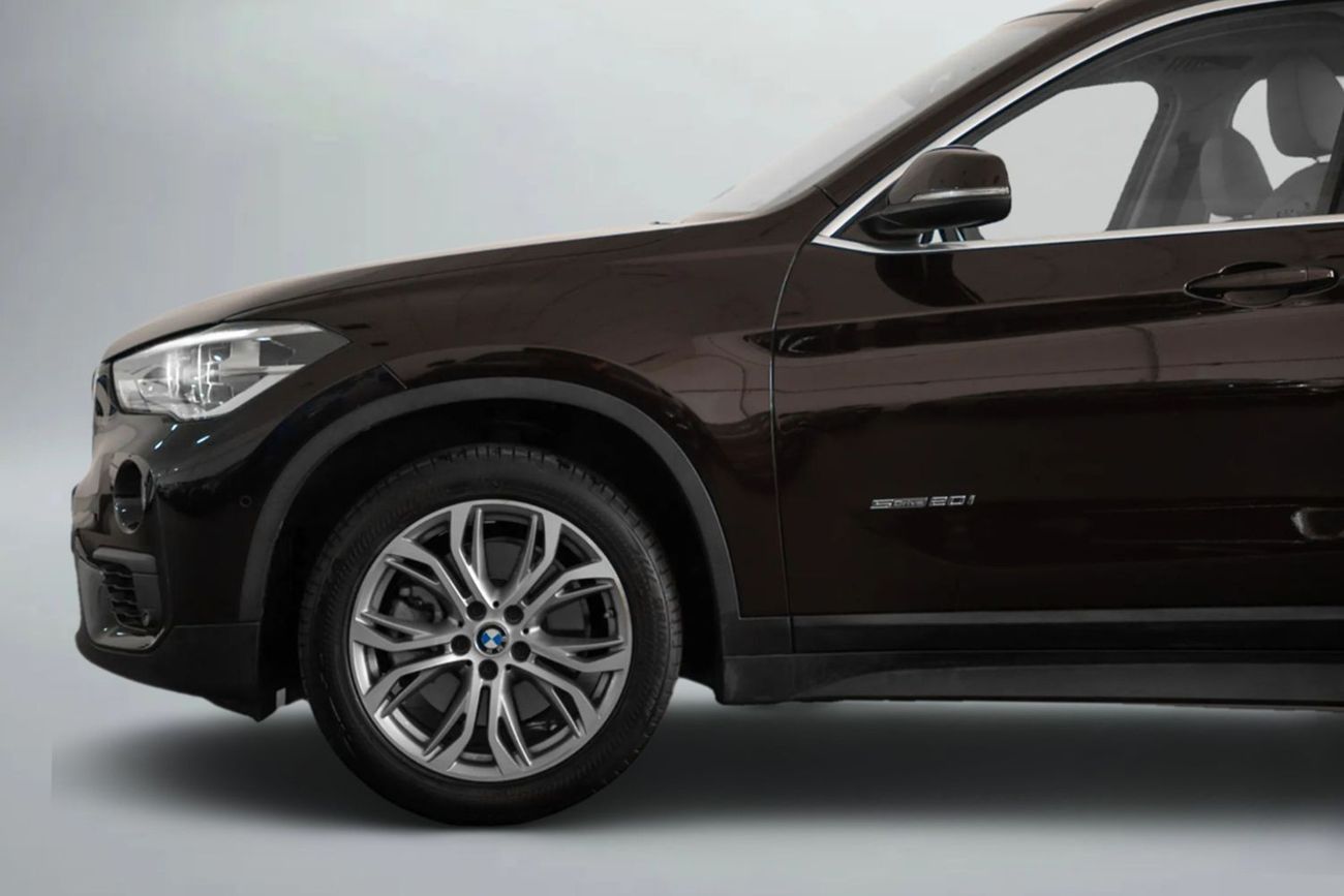 بي أم دبليو X1 sDrive 20i اكسكلوسيف