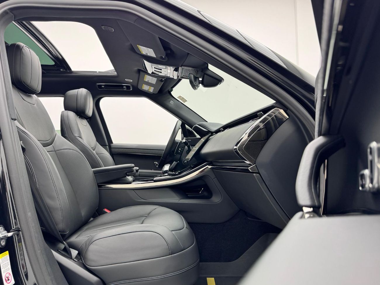 لاند روفر رينج روفر سبورت SE P400 3.0L 2024 Range Rover Sport Dynamic SE P400, Warranty, Full Service History, Excellent Condi