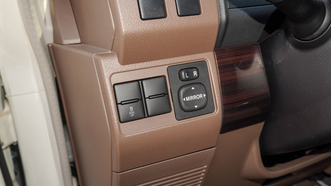 Toyota Land Cruiser 70 LX 2.8L Diesel A/T