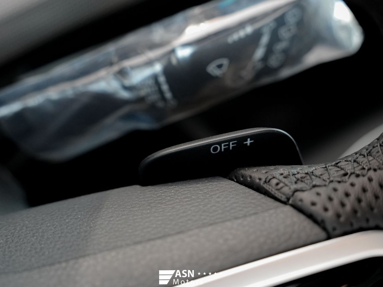 فولكس واجن جولف R-Line Black Package 1.5 Turbo 2025 (Harman Kardon + HUD)