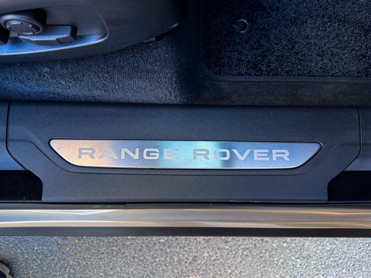 Land Rover Range Rover Velar Land Rover Range Rover Velar 2026 Automatic 0 Km 4 Cylinder All Wheel Drive (AWD) SUV Gold