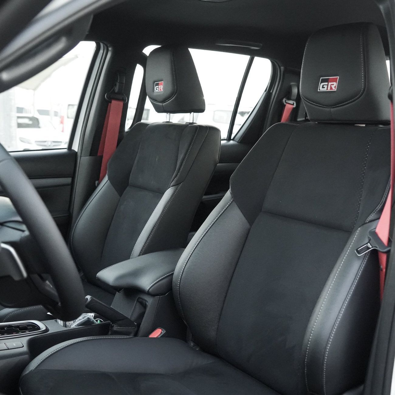 تويوتا هيلوكس GR Sport 4.0L