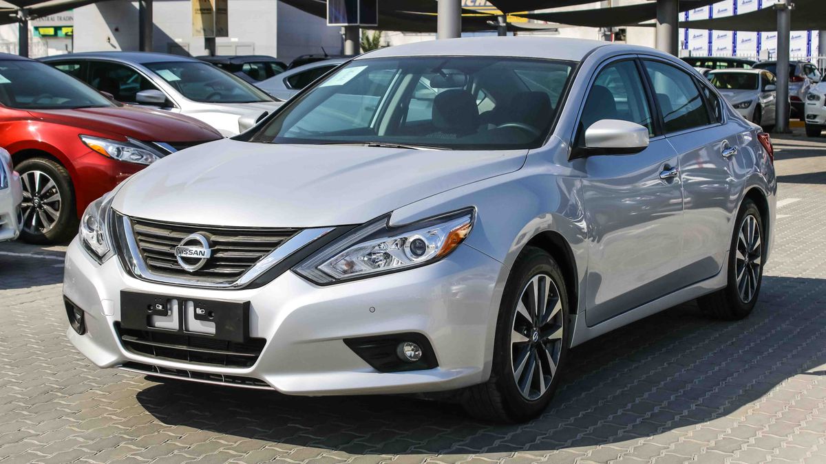 Nissan Altima 2 5SV For Sale AED 71 900 Grey Silver 2017