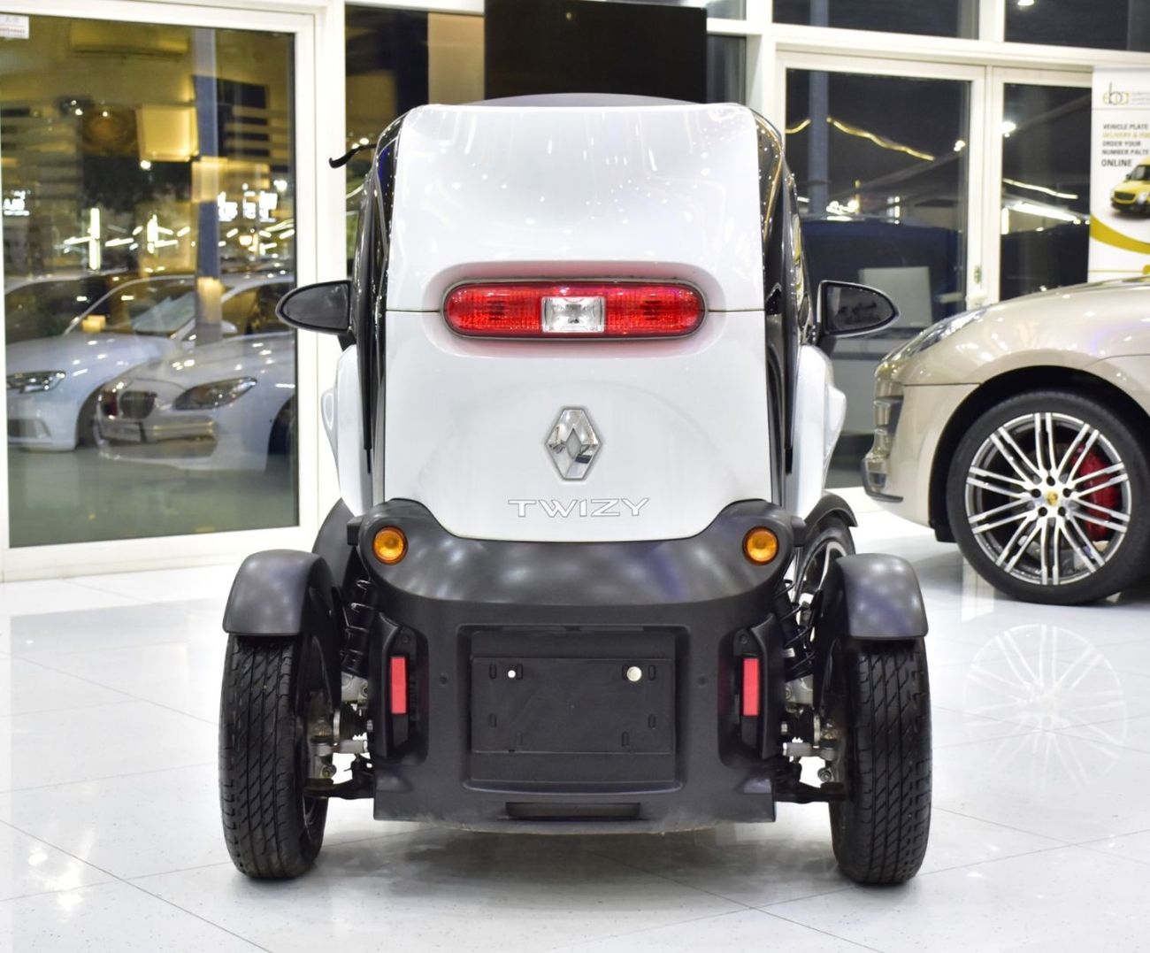 Renault Twizy EXCELLENT DEAL for our Renault Twizy ( 2019 Model ) in White / Black Color Korean Specs