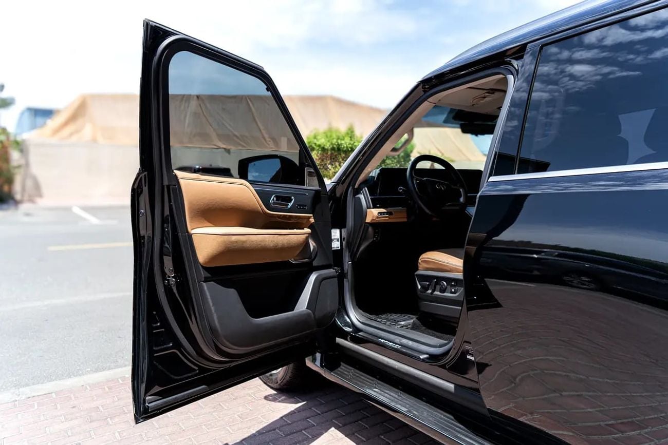 إنفينيتي QX80 Sensory 8 5.6L Sensory | GCC Specs with Warranty and Service till | 8-seaters | Super Clean