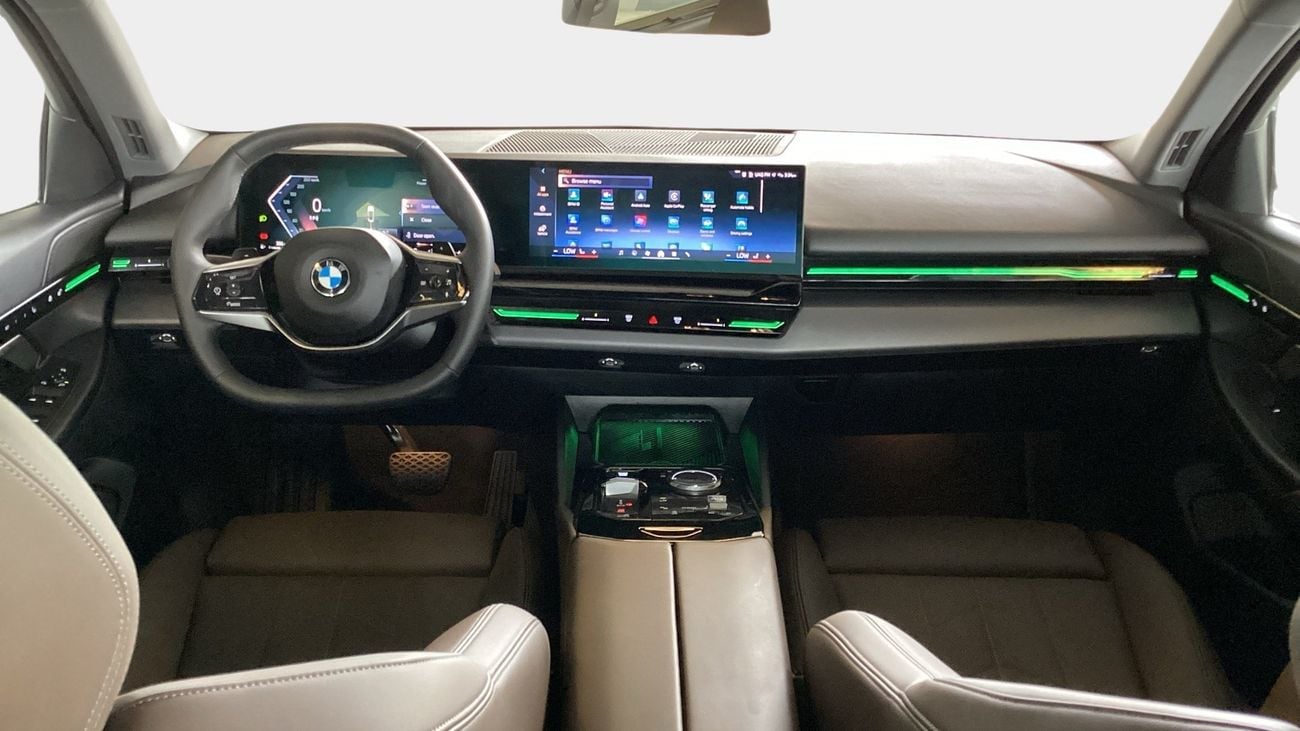 بي أم دبليو 520i 2.0 520I PURE AUTO | شامل الضمان | 0 ﺪﻔﻋﺓ ﺃﻮﻟﻯ