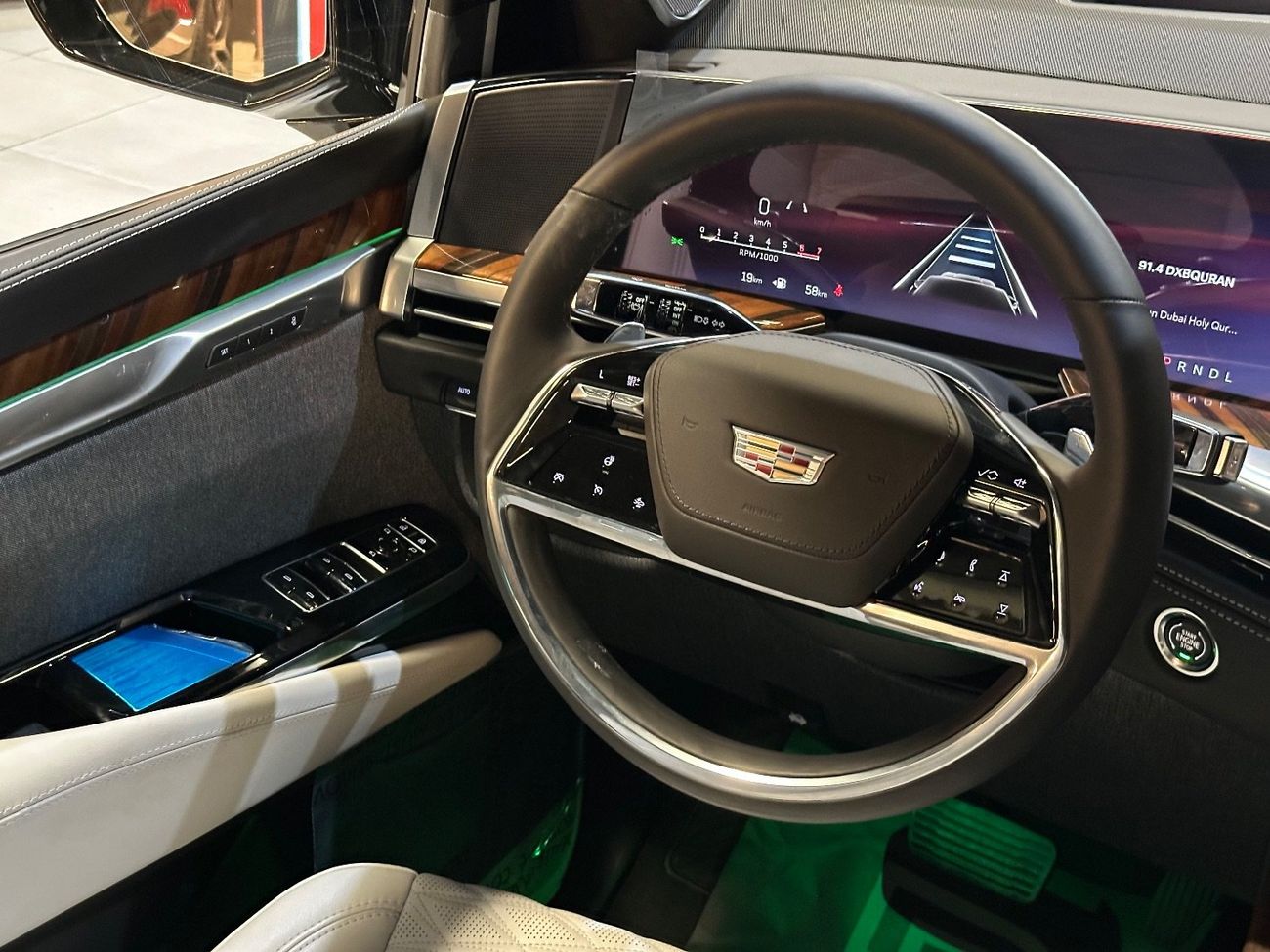 كاديلاك إسكالاد Sport Platinum 6.2L 4WD