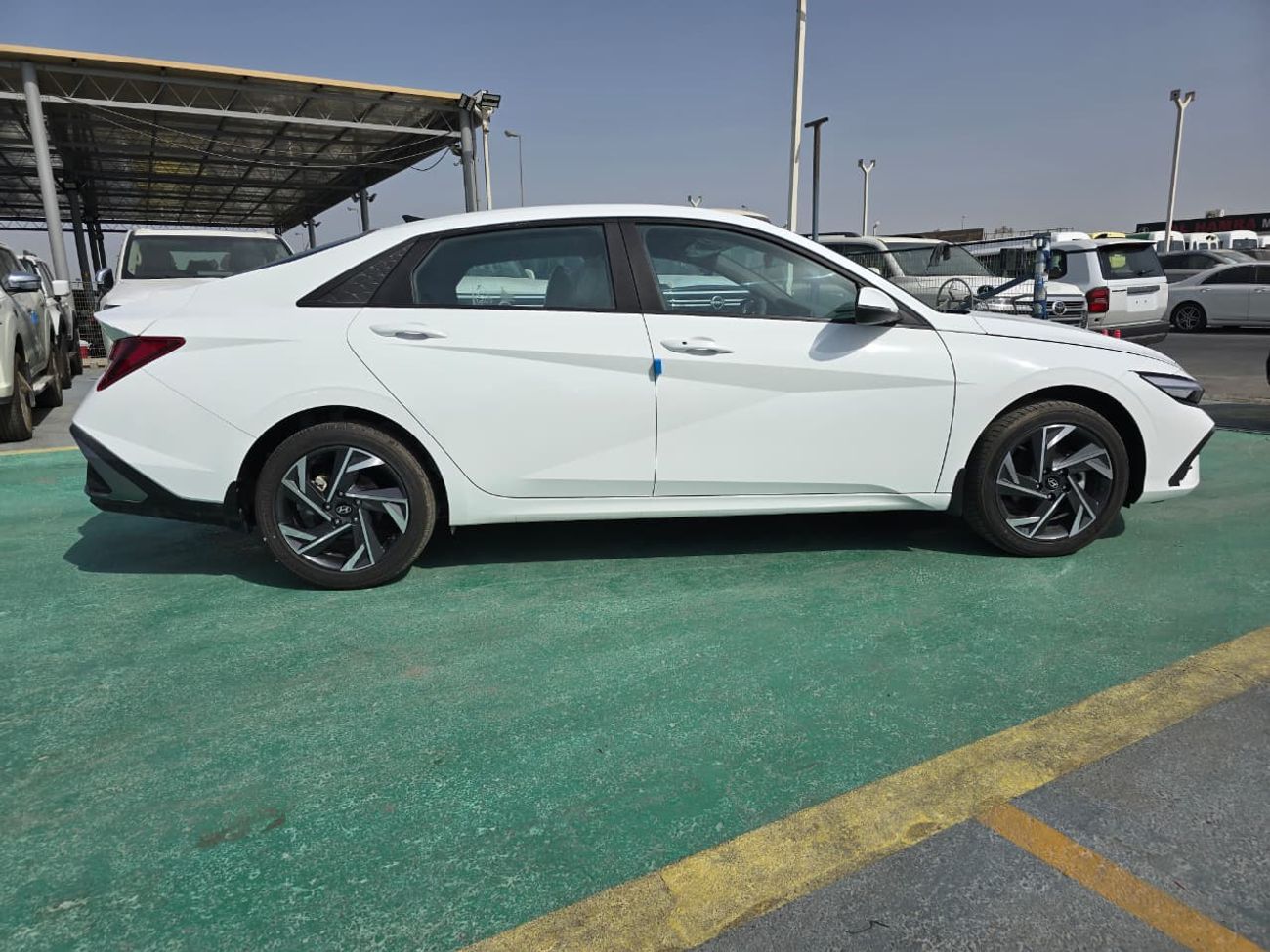 هيونداي إلانترا 2024 Hyundai Elantra 1600cc 2WD Comfort Automatic