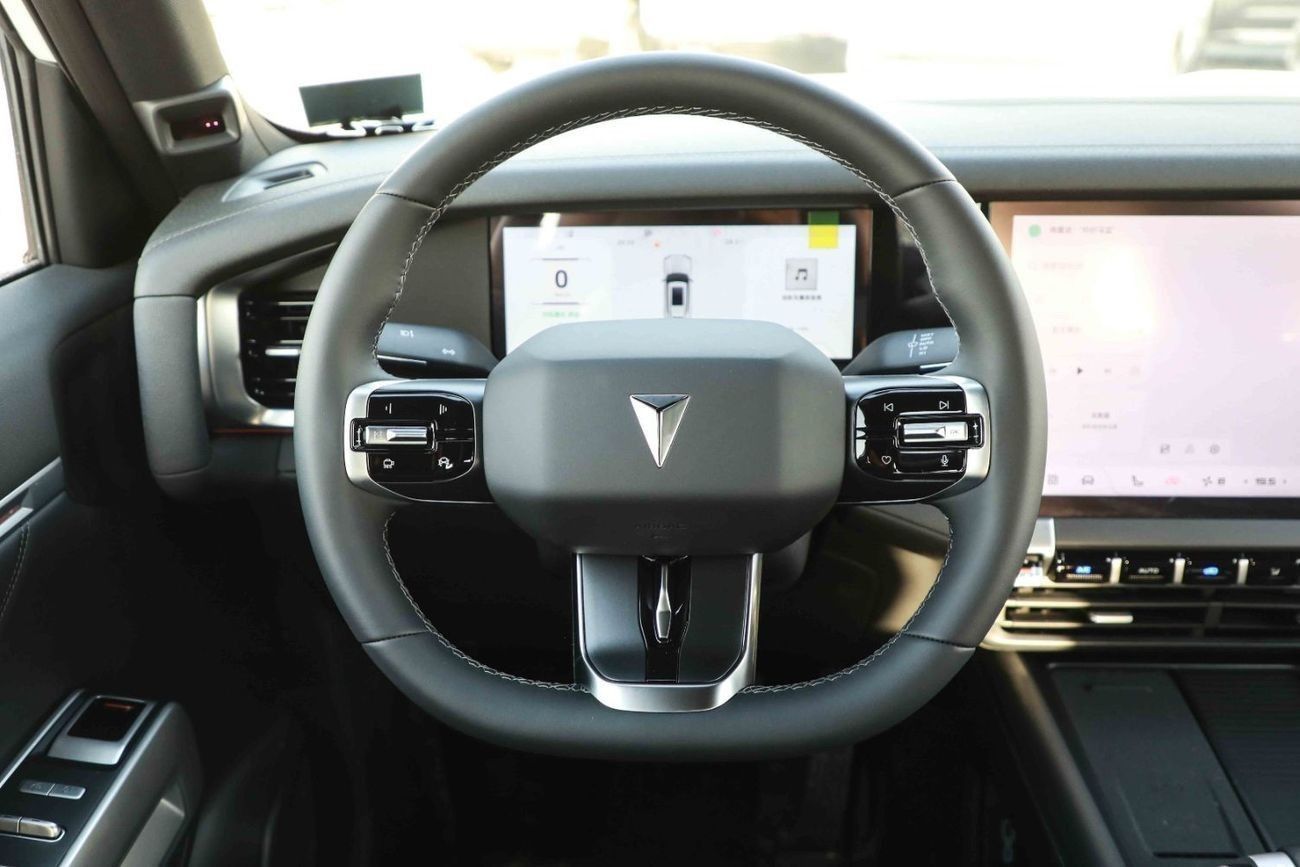 Changan Deepal G318 2024 Changan Deepal G318 Comfort - Plug-in Hybrid - White inside Black