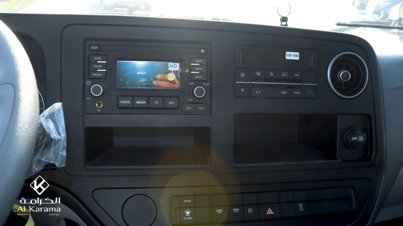 هيونداي كونتي 3.9L  Diesel 3.9Ltr Diesel, Manual Transmission, 29 Seater, Power Folding Door