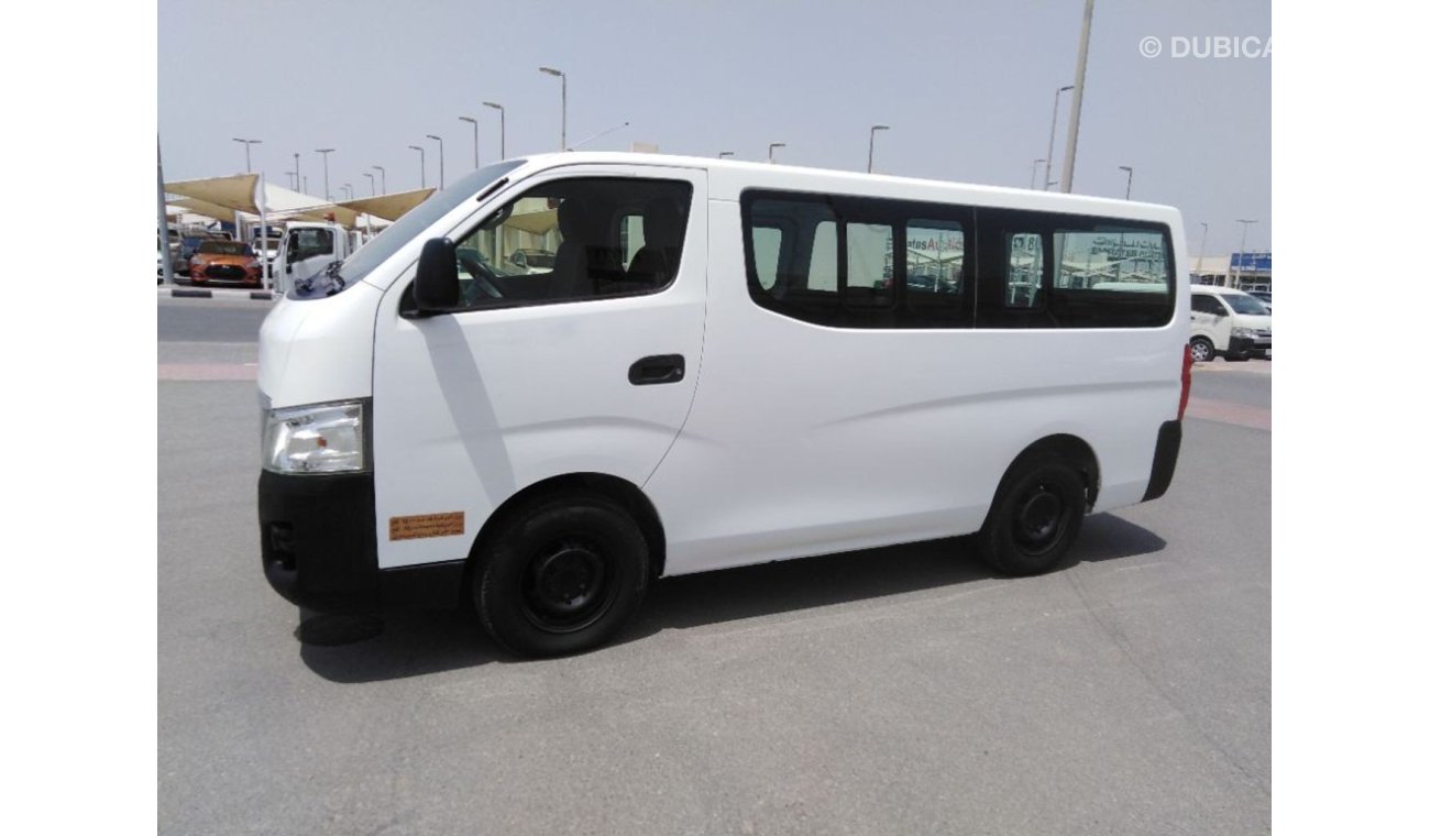 Nissan Urvan 2015 gcc.... 14 seat..... Very celen car..... For sale