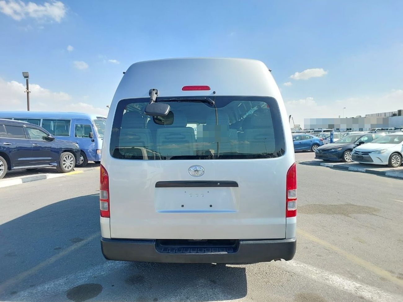 Toyota Hiace TOYOTA HIACE COMMUTER VAN RHD 2014 MODEL 3.0 L DIESEL AUTOMATIC(PM13991)