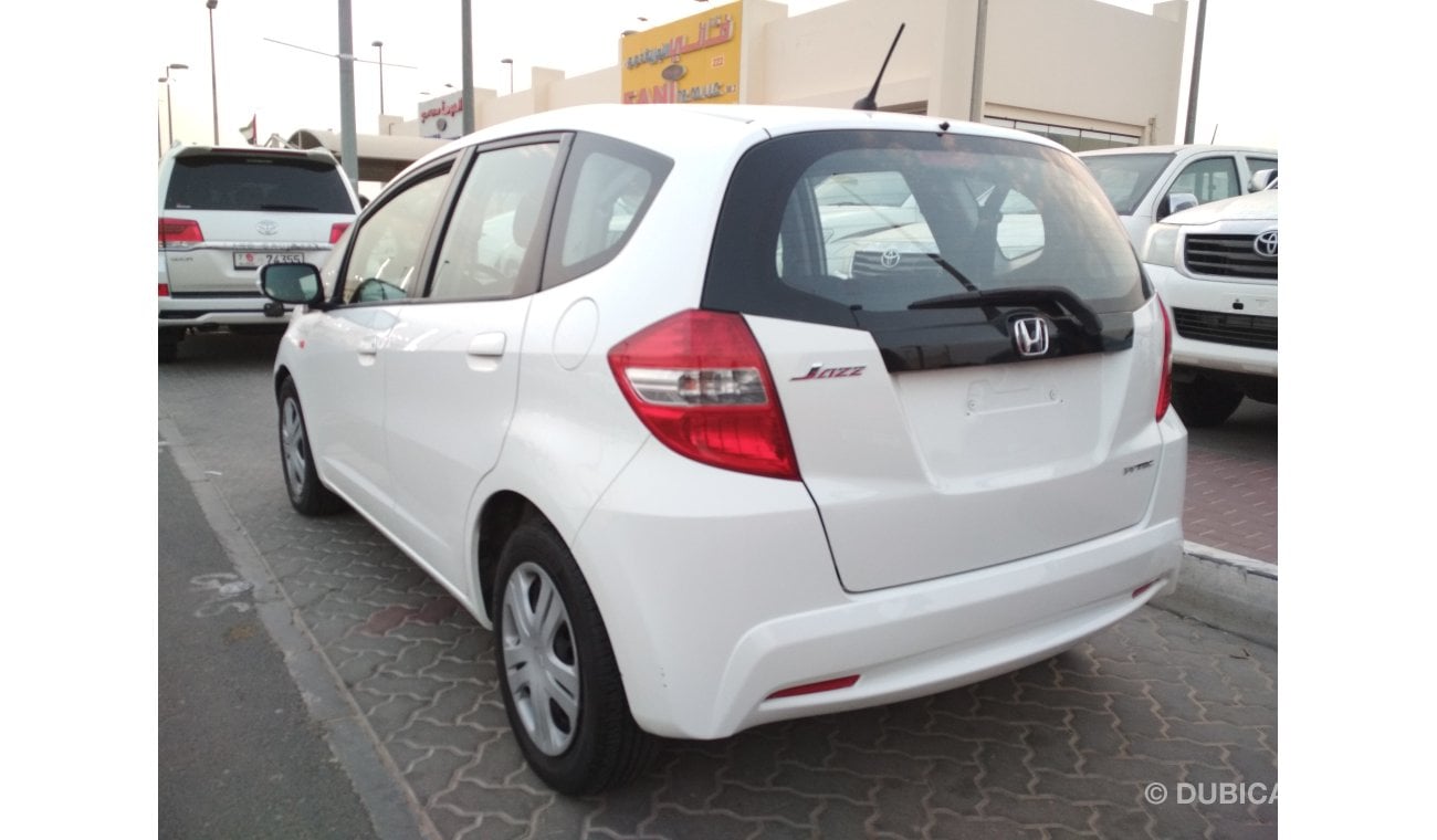 Honda Jazz 2014 WHITE NO PAINT NO ACCIDENT PERFECT