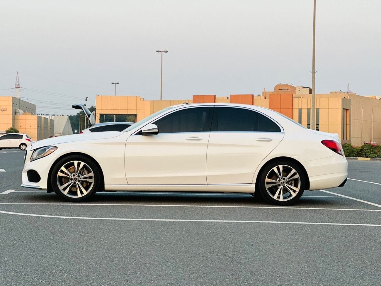 Mercedes-Benz C 300 Luxury MERCEDES C300 MODEL 2018 FULL OPTION