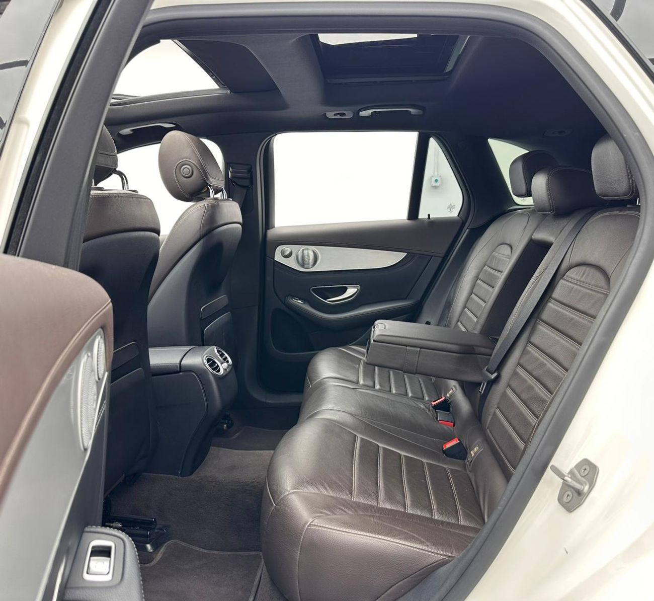 Mercedes-Benz GLC 43 AMG 4MATIC 3.0L 2017 Mercedes-Benz GLC 43 AMG 4Matic, Full Service History, Excellent Condition, GCC