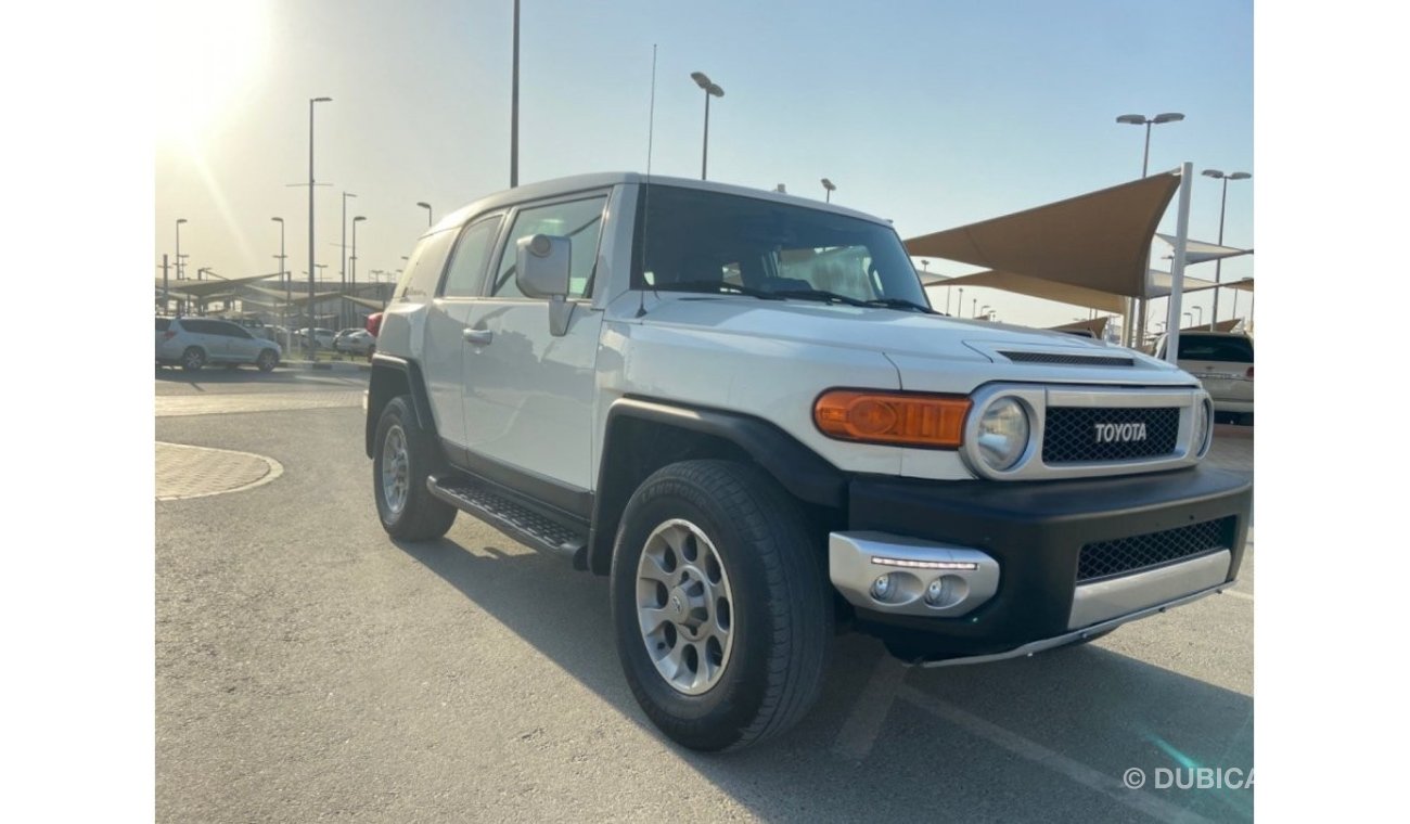 Toyota FJ Cruiser Toyota FJ model 2011 GCC very Celen car  Km230.000 price 52,000 m00971545994592