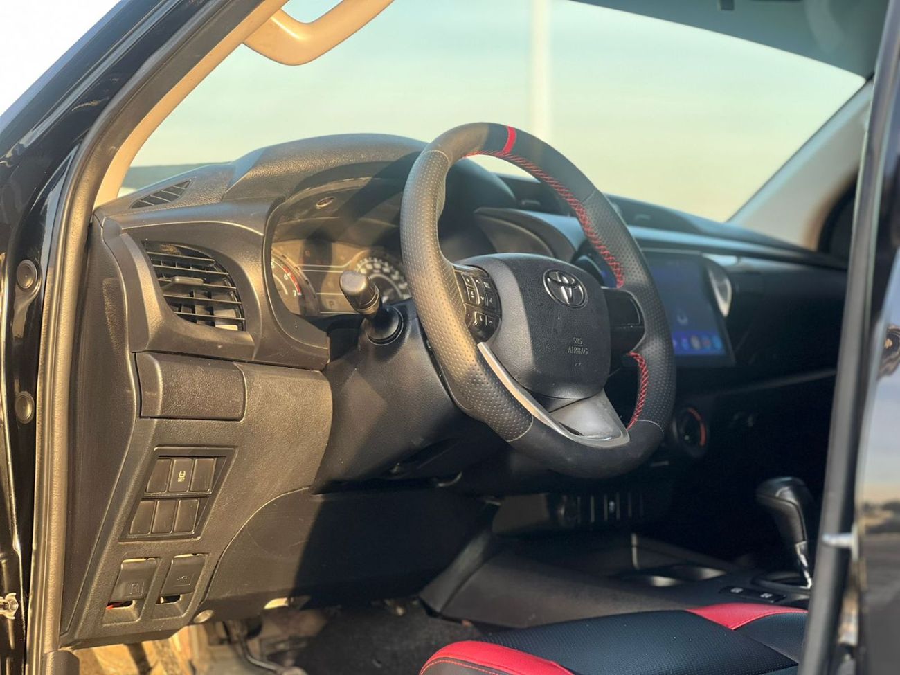 Toyota Hilux 2019 Toyota Hilux GL  Advanture Modified - 2.7L V4 - AWD 4x4- GCC -360* CAM - Push Start - Patrol