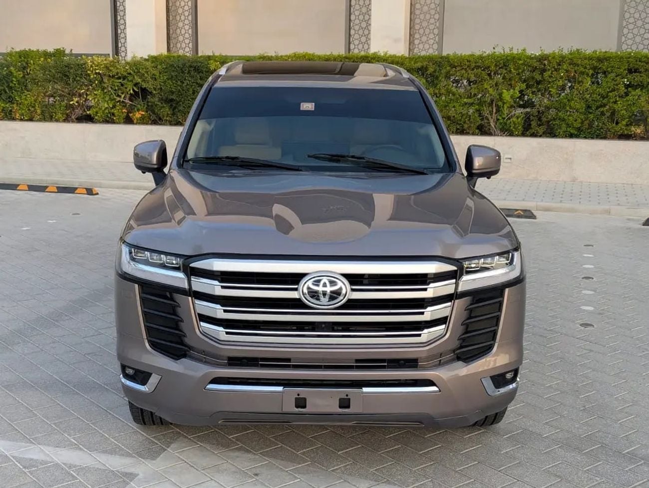 Toyota Land Cruiser VXR Facelifted With Interior and Exterior GCC Specs | Well Maintained
