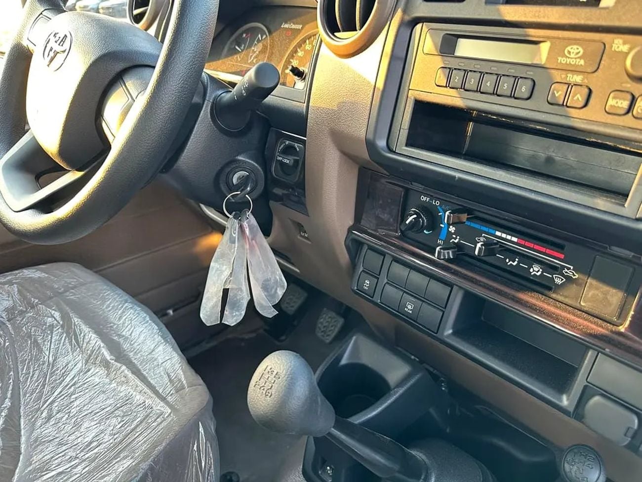 تويوتا لاند كروزر 70 Land Cruiser 71 Base 4.0L - GCC Specs - 3 Door Brand