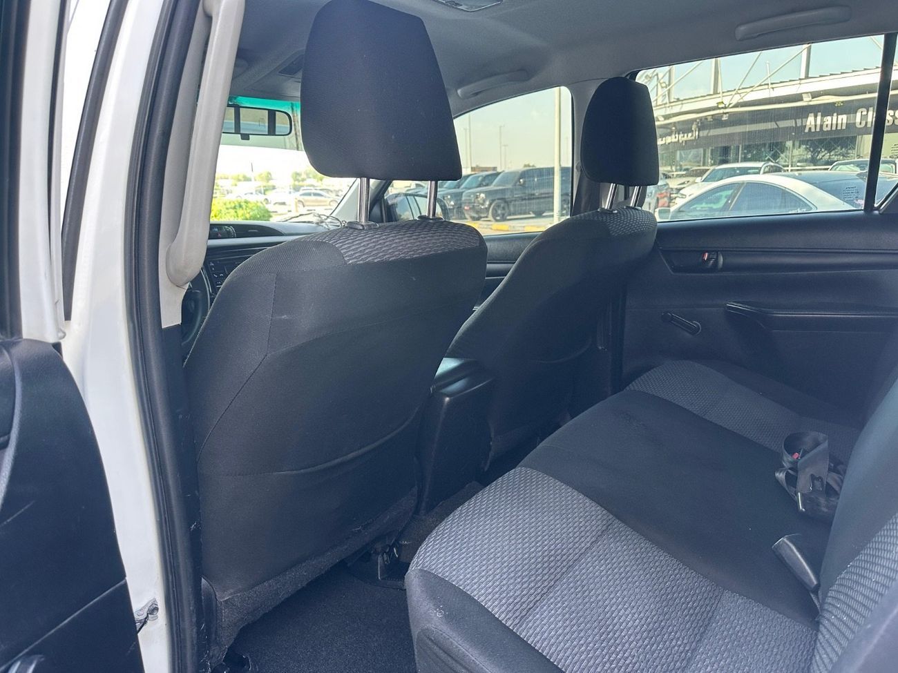 تويوتا هيلوكس GLX 2.7L Double Cab Utility 4WD A/T