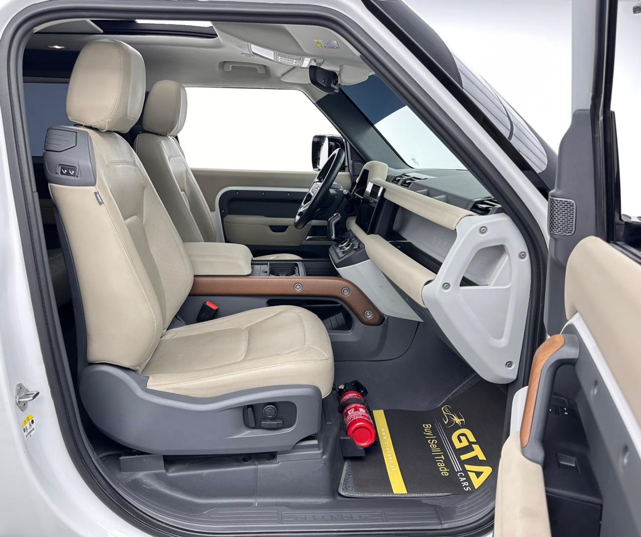 Land Rover Defender P400 90 SE 3.0L (5 Seater) 2023 Land Rover Defender 90 SE P400, 2028 Land Rover Warranty + Service C