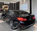بي أم دبليو 520i EXCLUSIVE LUXURY ELITE BLACK 520i || TOP RANGE || GCC || SCREENS || LIKE