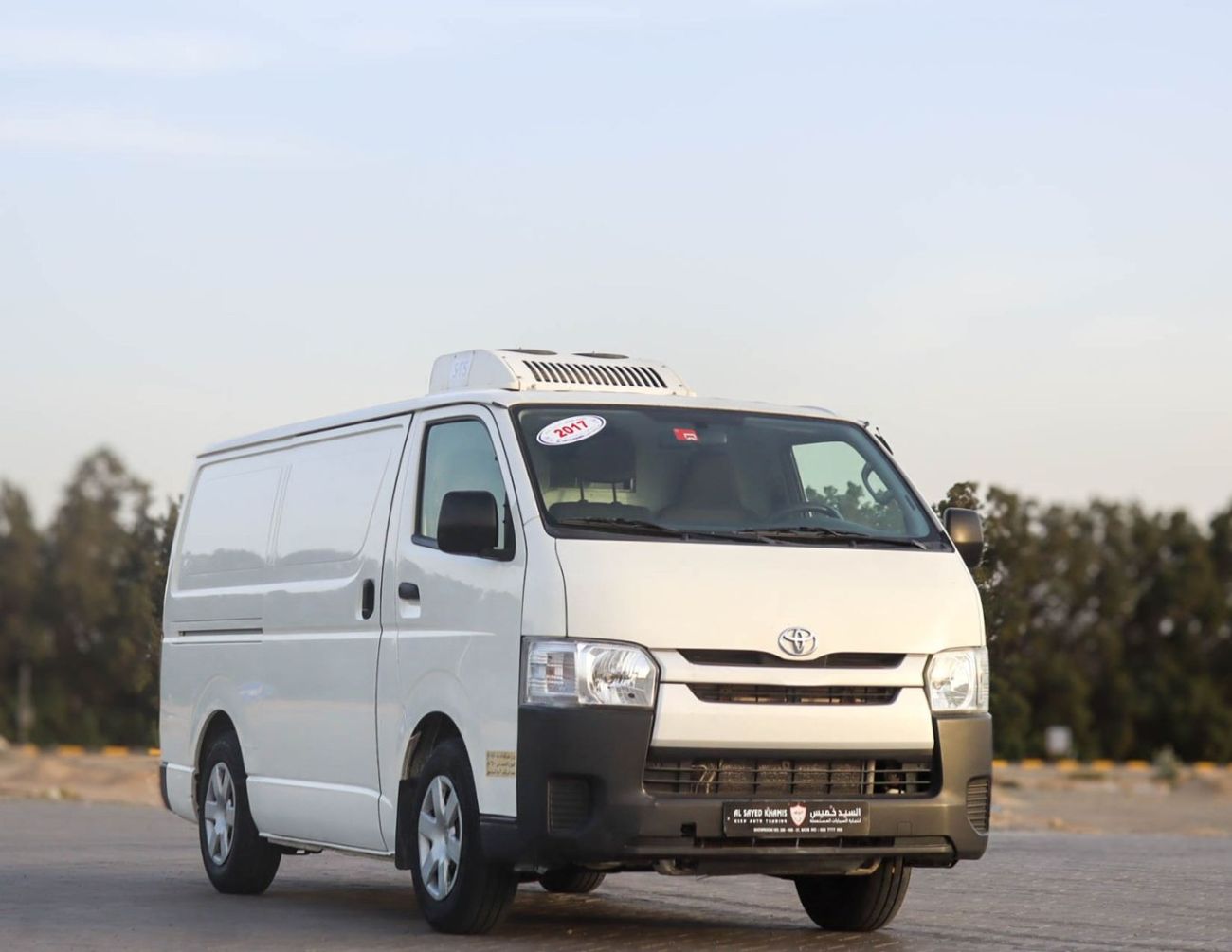 Toyota Hiace GL - Standard Roof 2.7L Toyota Hiace Van 2017 GCC , without accidents, in excellent condition