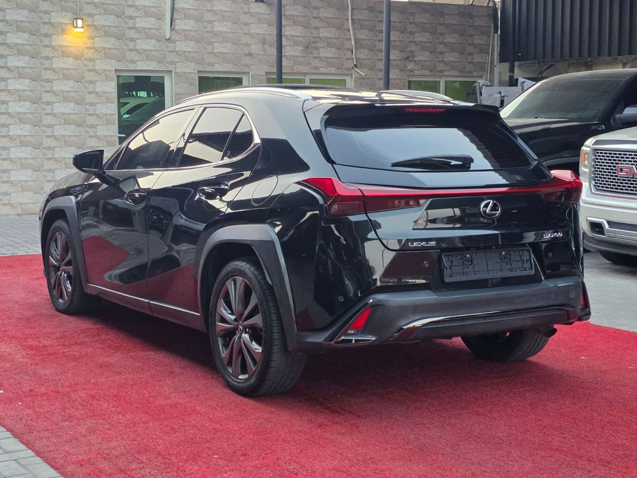 لكزس UX 200 F Sport Platinum 2.0L (169 HP)