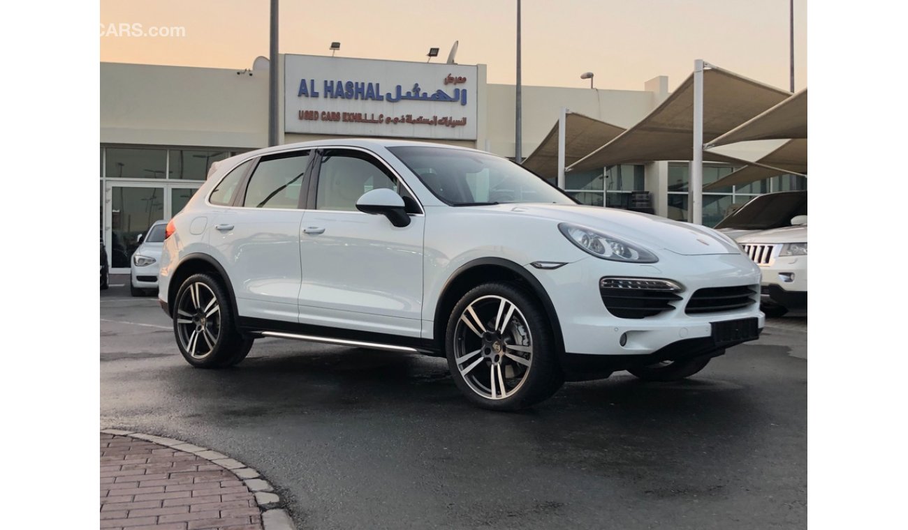 Porsche Cayenne S PORSCHE CAYANNE S MODEL 2013 GCC car prefect condition full option panoramic roof leather seats back