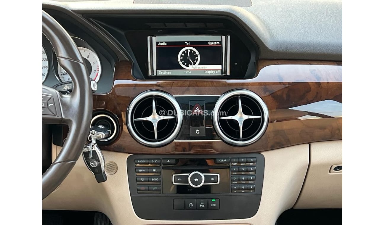 Mercedes-Benz GLK 250 Std MERCEDES BENZ GLK250 2015 GCC 4MATIC FULL OPTIONS ORIGINAL PAINT IN LOW MILEAGE