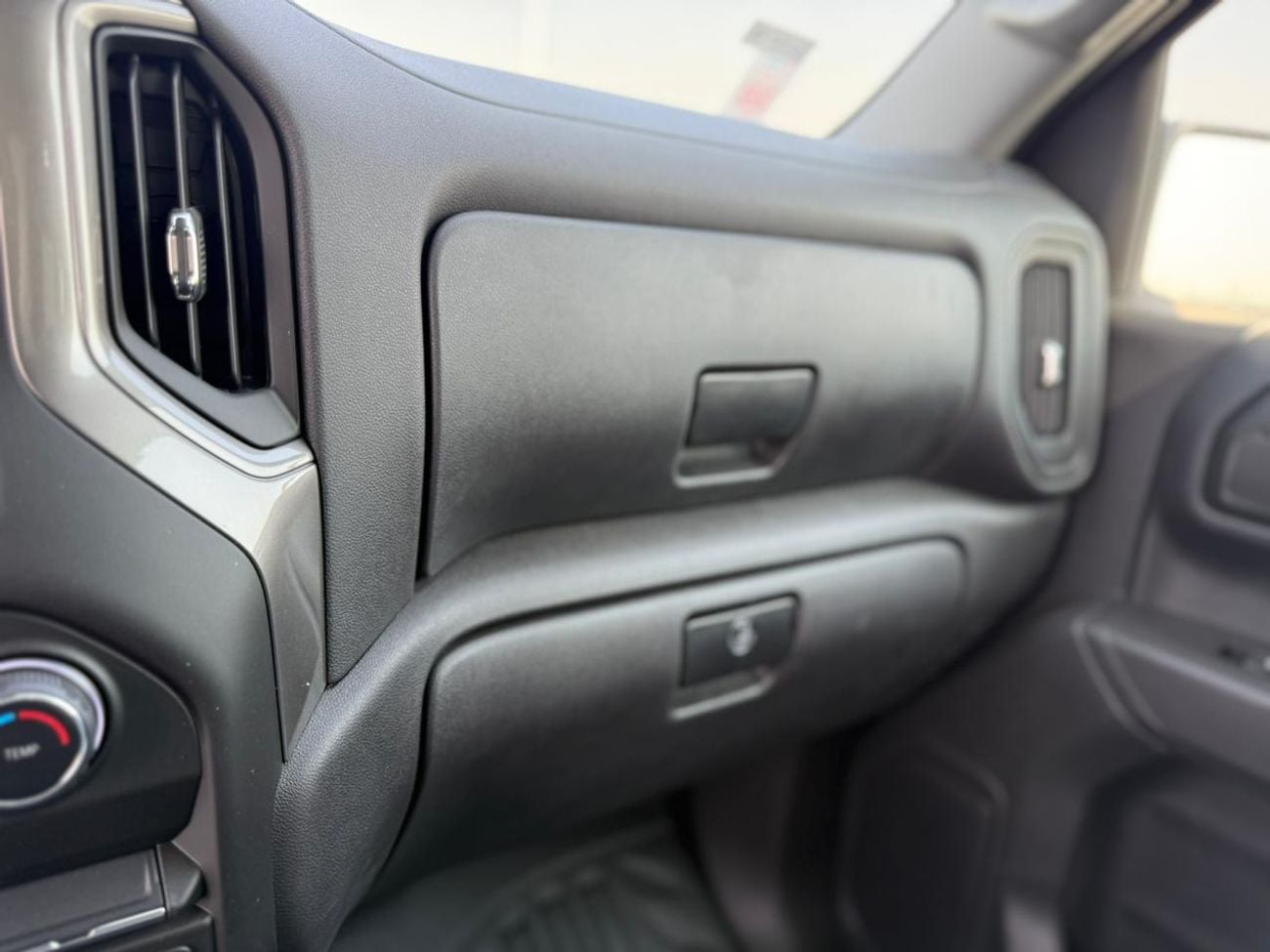 Chevrolet Silverado 5.3 V8 RST 5.3 V8 GCC SPECS