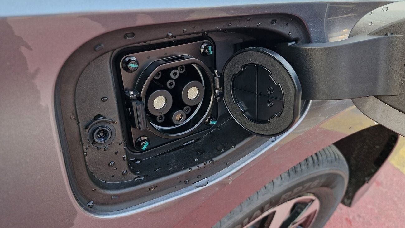 بي واي دي e2 (ONLY FOR EXPORT) 2024 Hatchback EV Brand New 0Km