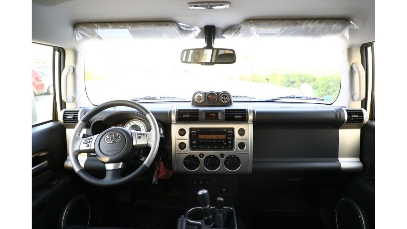 تويوتا إف جي كروزر تويوتا اف جي كروزر 4.0 جي بي ال 2023 - اسود ابيض من داخل اسود | تصدير فقط