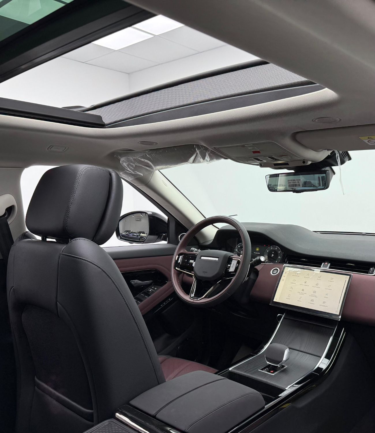 Land Rover Range Rover Evoque P250 2.0L (250 HP) 2025 Range Rover Evoque P250 Dynamic, Two Year Unlimited KM Warranty,Brand New,Ex