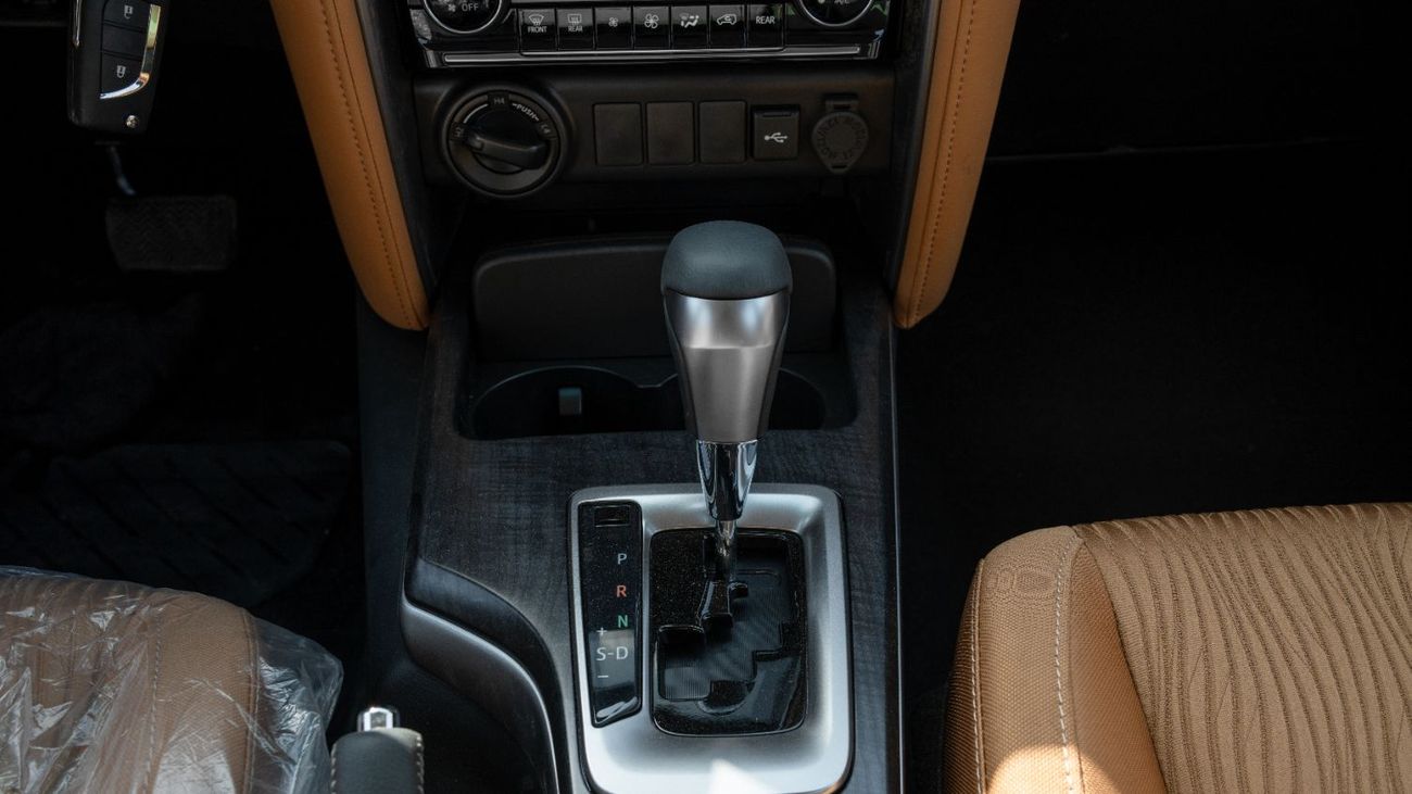 تويوتا فورتونر 2026 Toyota Fortuner VX 4.0L AT petrol (Silver-Tan)