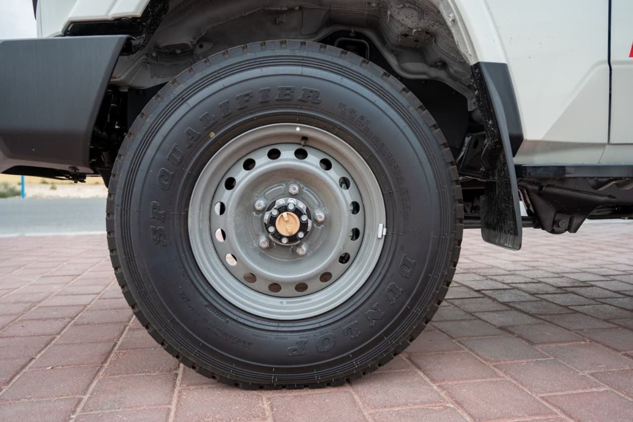 تويوتا لاند كروزر 70 LC 78 HARDTOP 2.8L MT LC 78 | Manual Transmission | 4.2L Diesel | 3 door | Basic Life Support Ambula