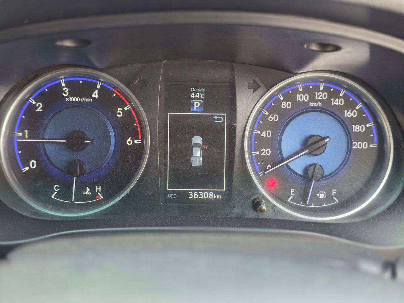 Toyota Hilux diesel 2.8 liter ,right hand drive ,auto transmission ,push start